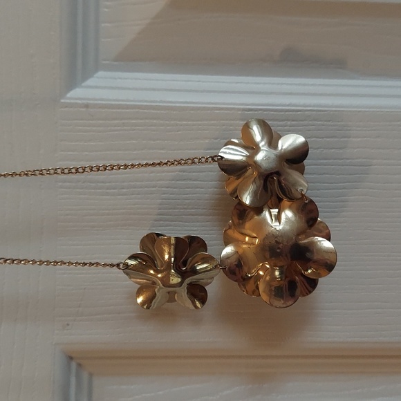 Vintage Enamel and Gold Embellished Daisy Bib Necklace EUC - Picture 4 of 5